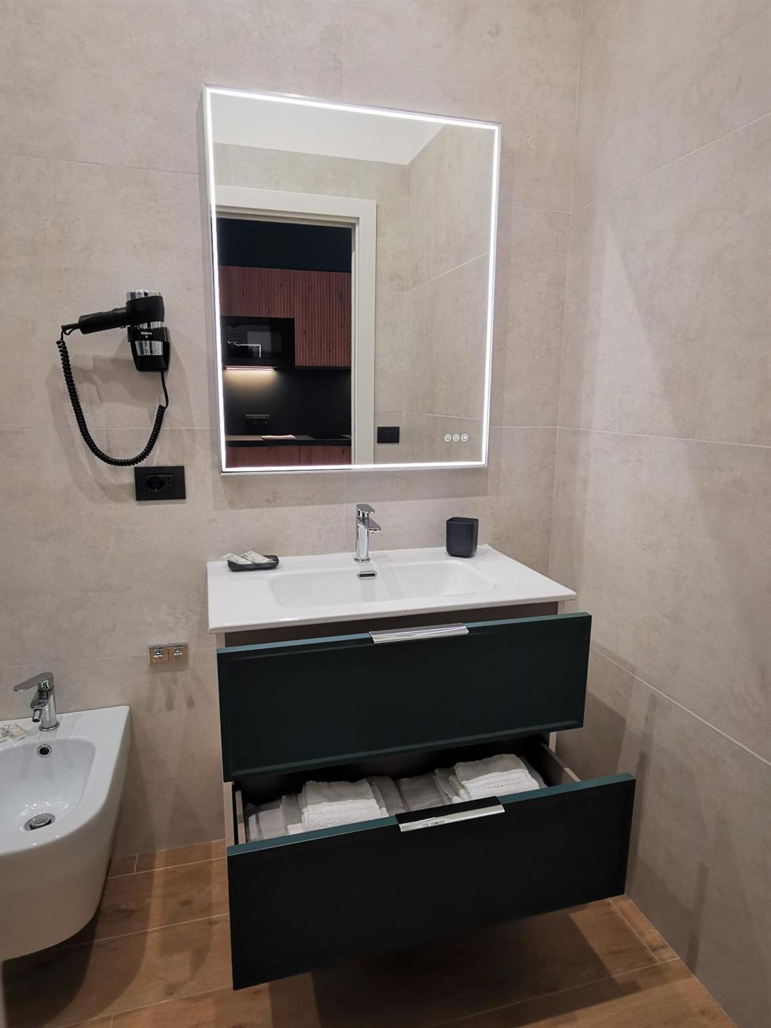 Cattaro 65 - Flexible Check-In Apartments Бари Экстерьер фото